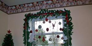Новогодние трафареты на окна Про украшение окон новогодними гирляндами